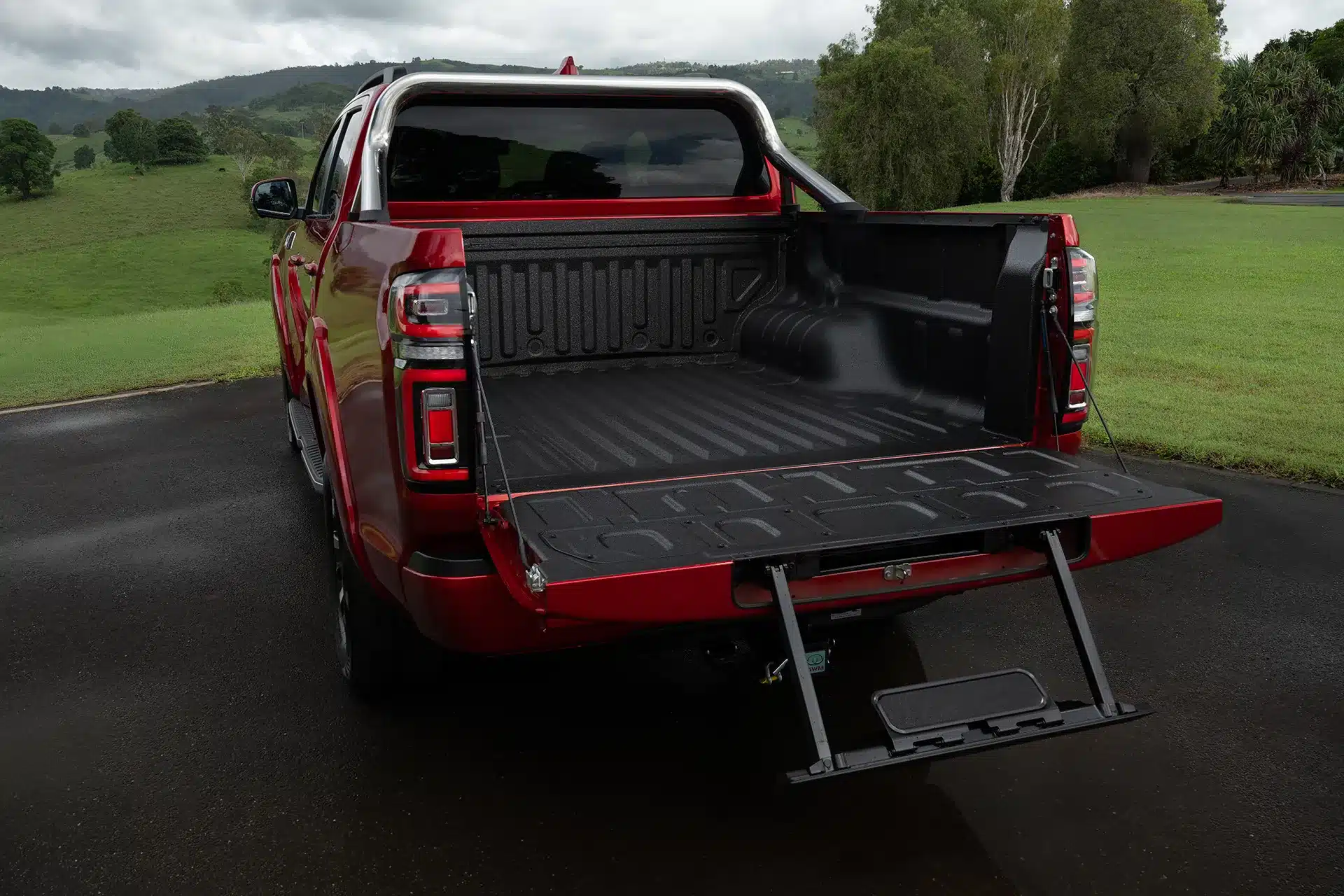 Integrated Tailgate Step